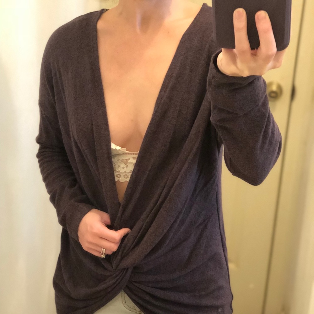 Twist knot reversible long sleeve top - Picture 7 of 8